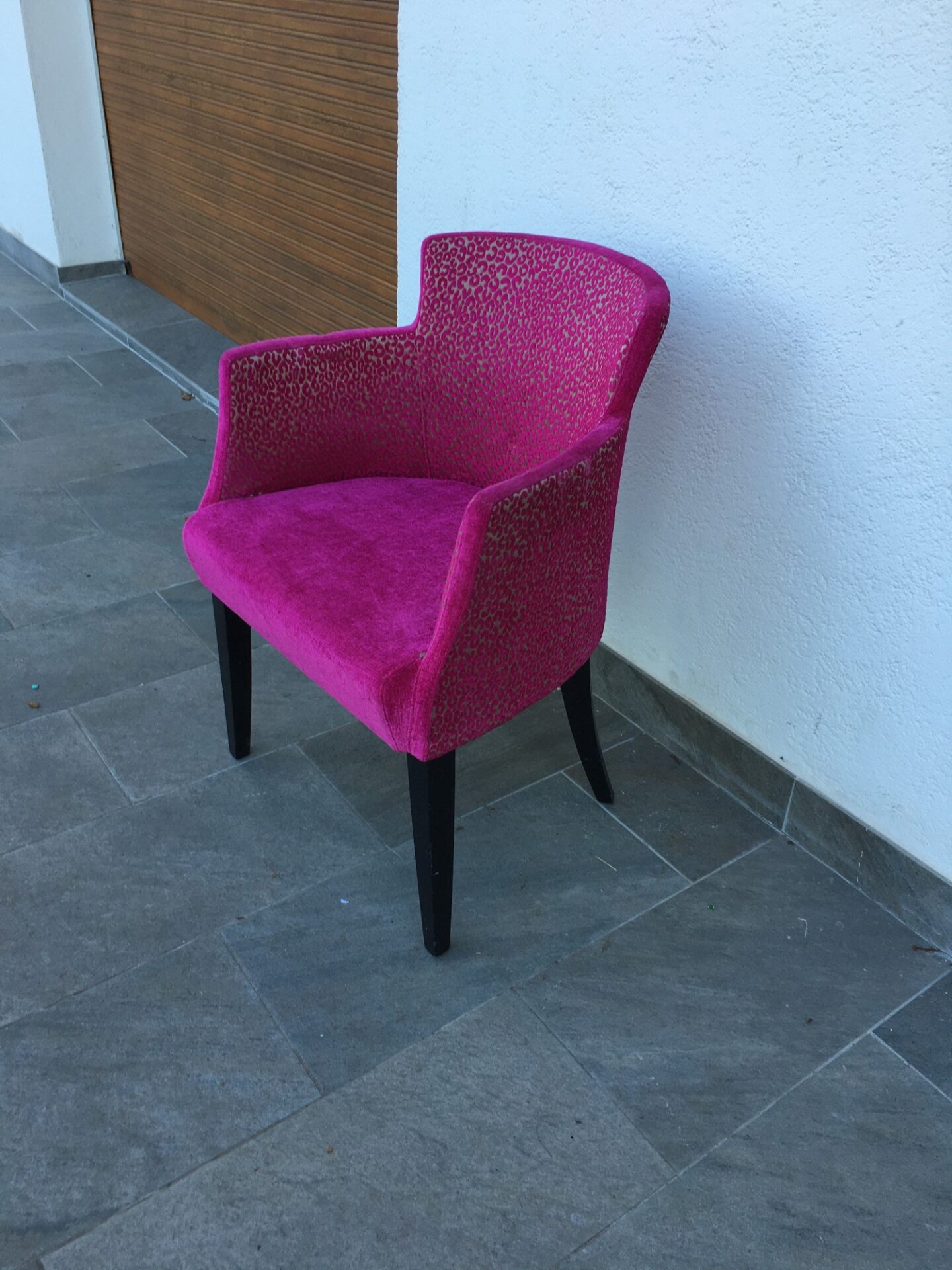 Fauteuil design velours rose