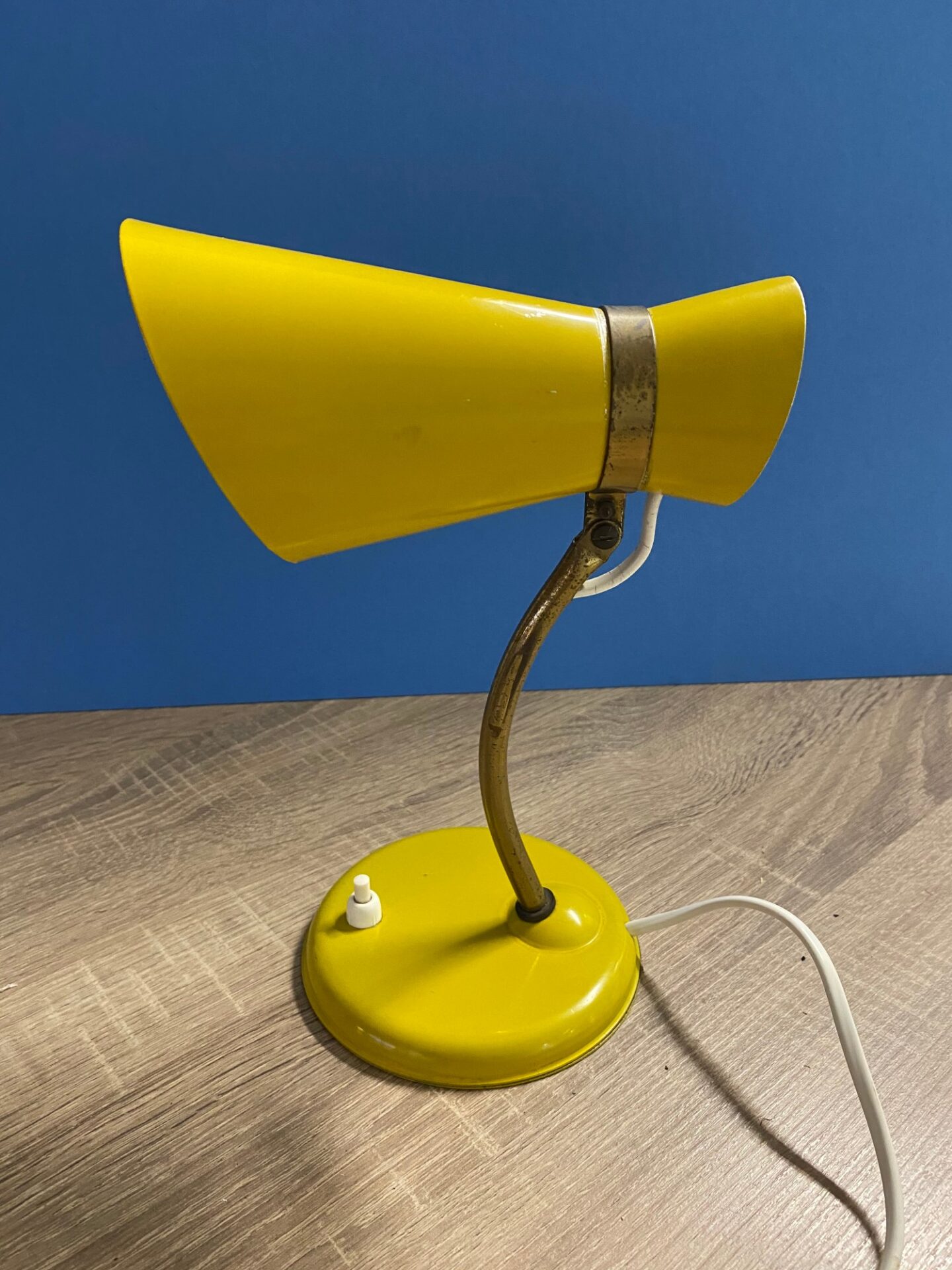 Lampe jaune diabolo